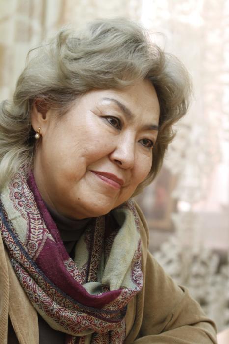 Н.Сувд: Жүжгийн зохиолчид ховордчихоод байна